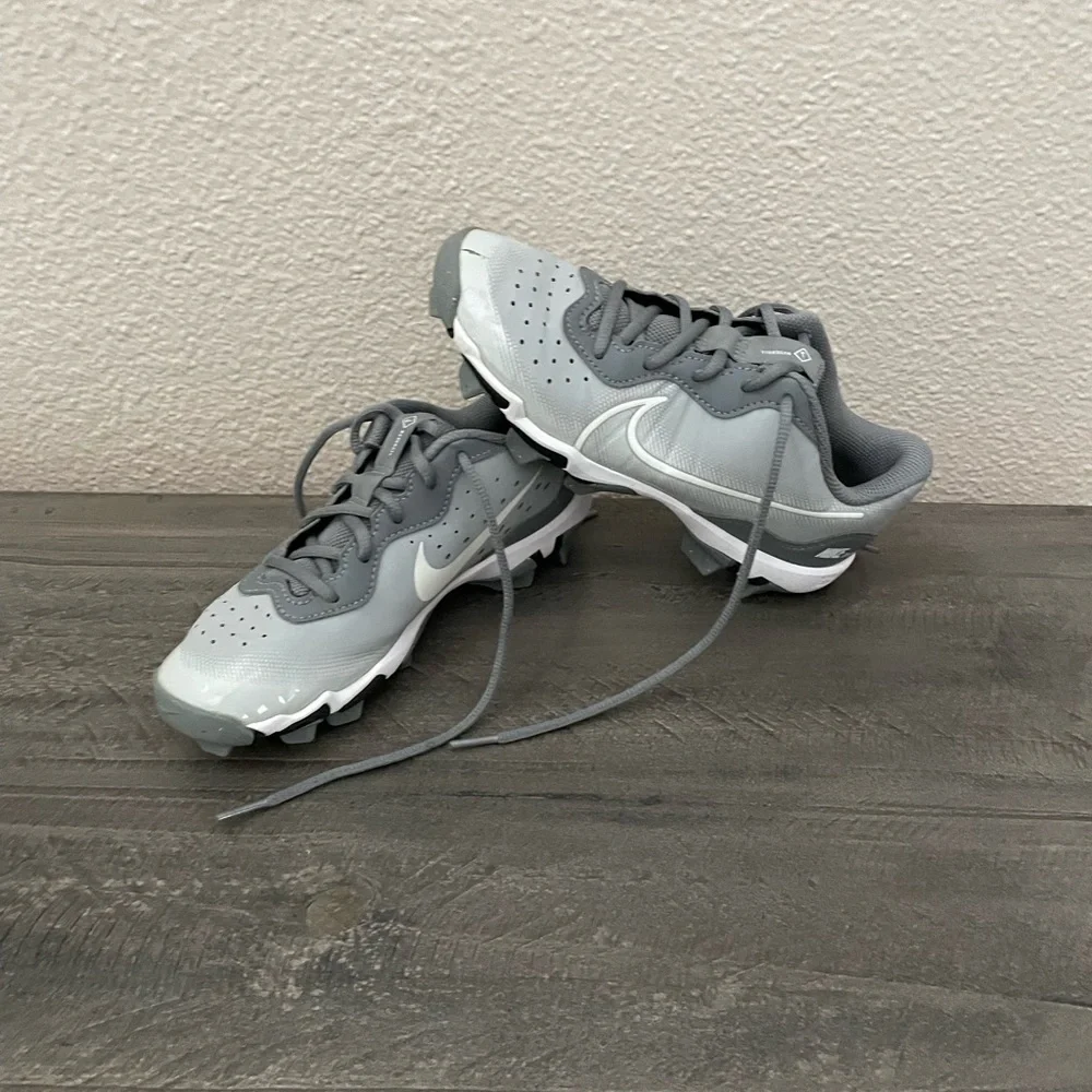 Kids Gray Nike Athletic baseball cleats Shoes